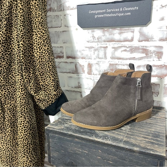 Universal Thread Shoes - Universal Thread Brown Ankle Booties with Zipper and Stacked Heel